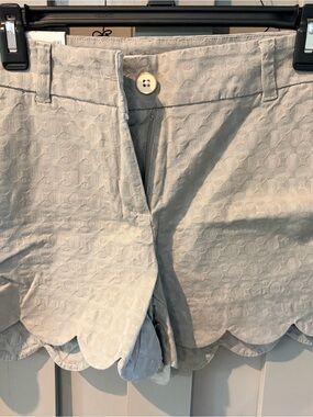 Crown & Ivy Scalloped Hem Textured Women’s Shorts - Light Gray - NWT